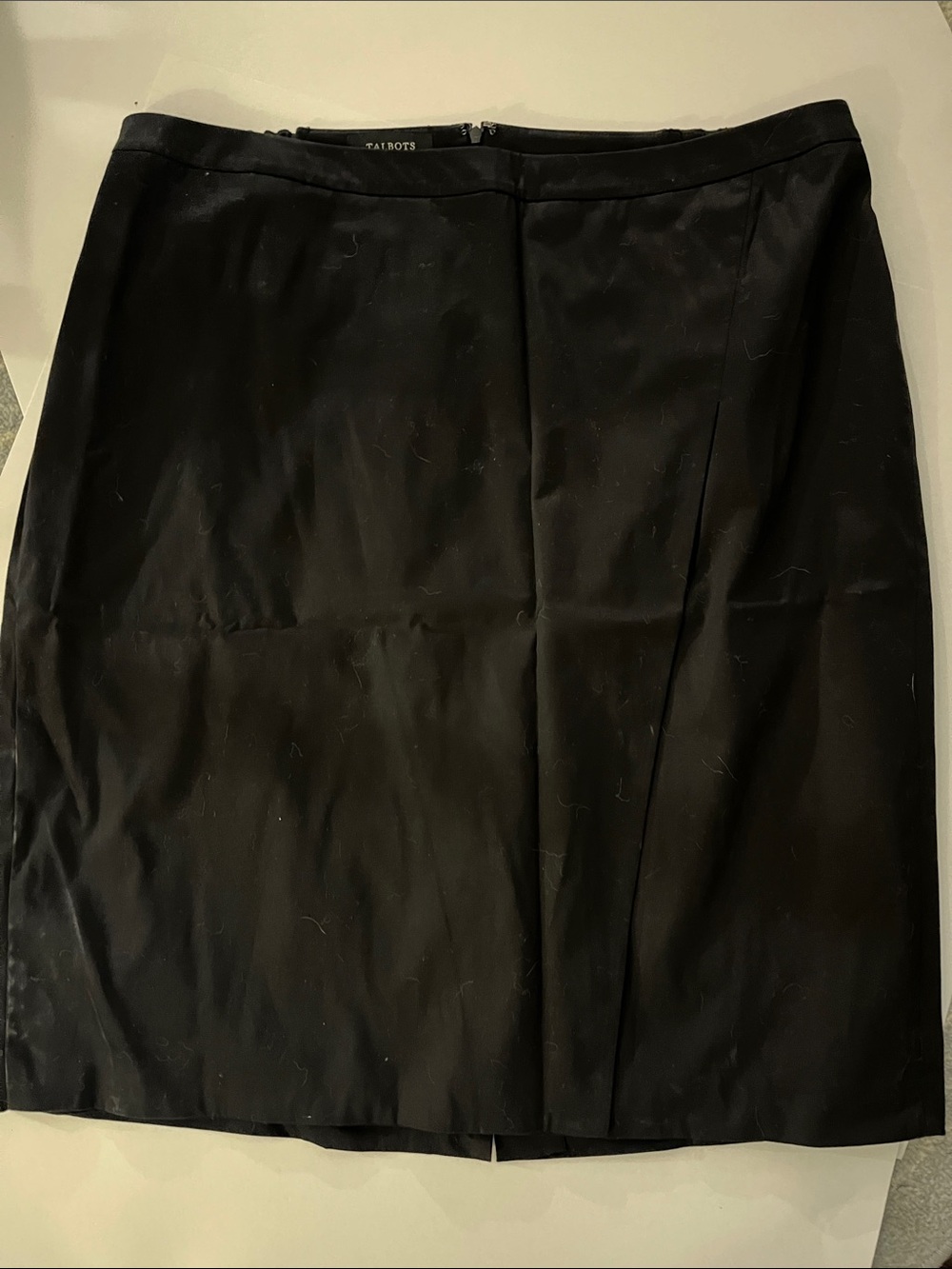 Talbots Black Pencil Skirt with Tailored Seams. Size 18W